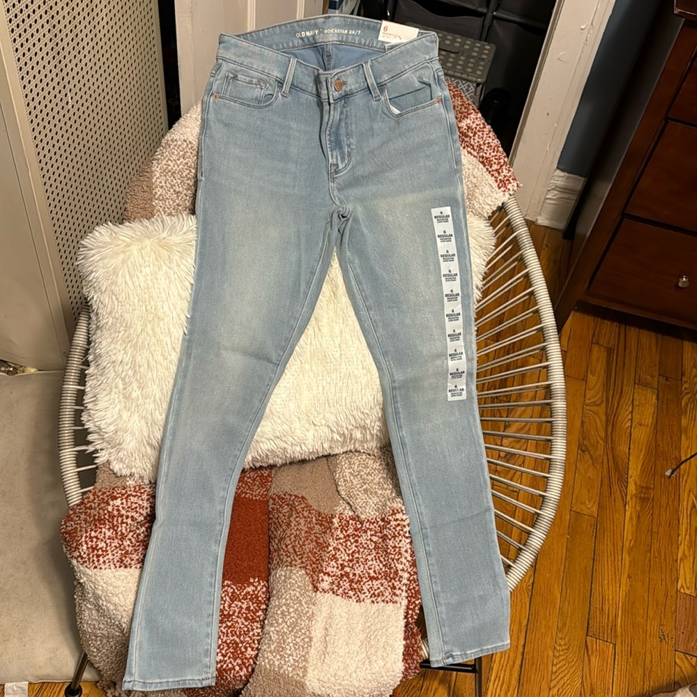 Old navy jeans, super skinny. Size 6 regular stretchy new with tags on.
